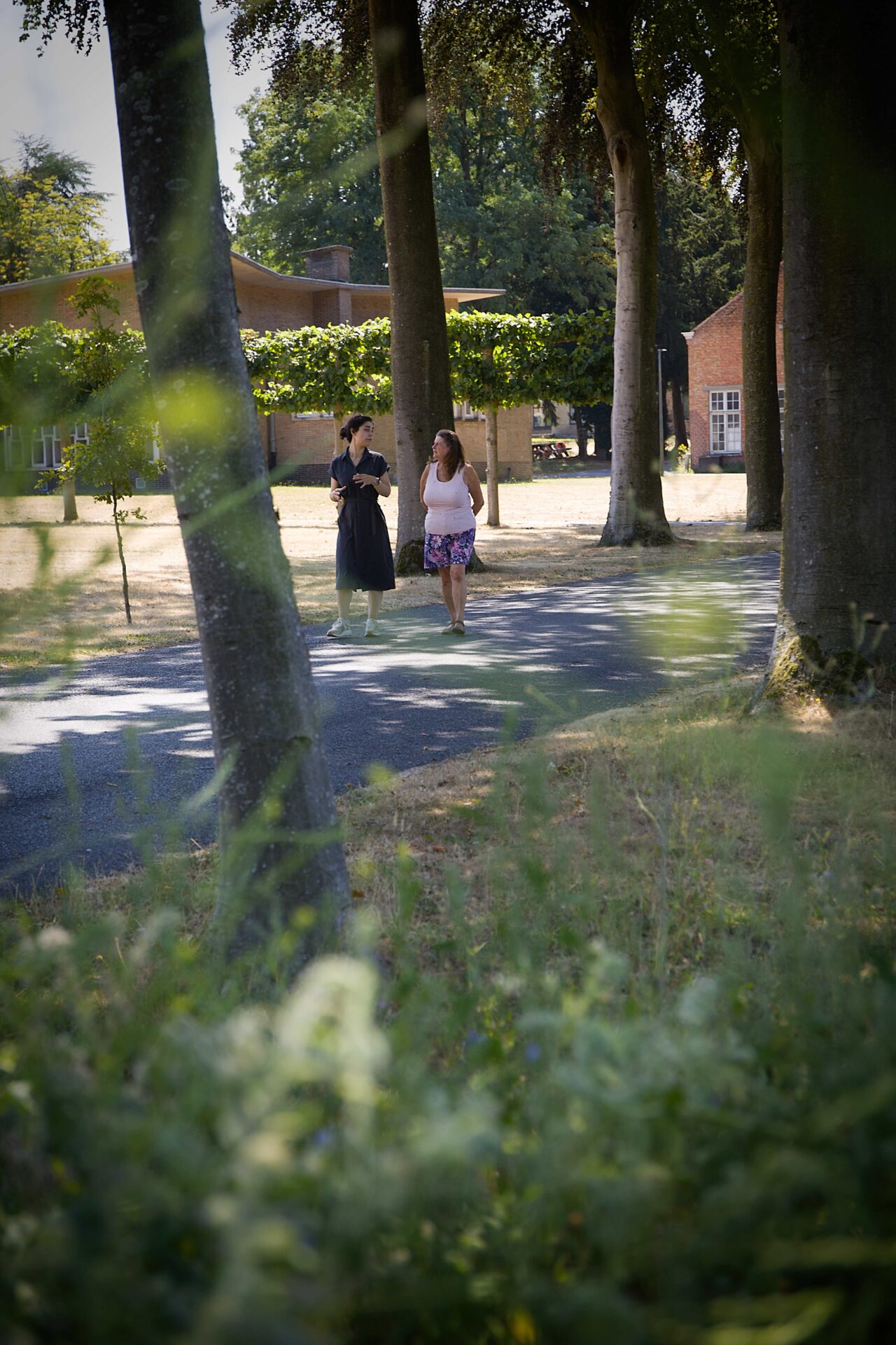 2 personen wandelen